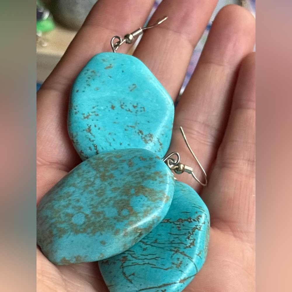ARTISAN Hand Crafted Turquoise Colour Magnesite Stone Earrings & Pendant Set - Picture 9 of 9